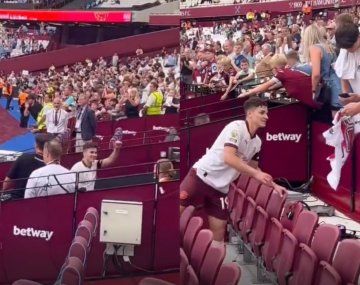 El gesto de Julián con unos hinchas de River en el partido ante West Ham