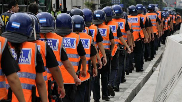 Condenan a 16 años de prisión a los policías que abusaron de dos hermanas