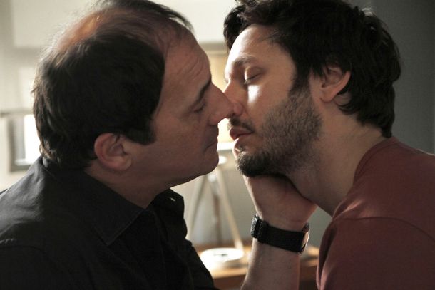 Julio Chávez y Benjamín Vicuña se besaron en Farsantes