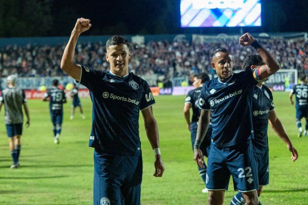 Independiente Rivadavia dio el golpe, venció a Rosario Central y se subió a la cima de la Zona B