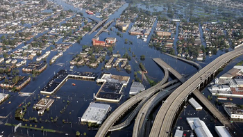 El huracán Katrina causó casi 1.400 muertes y daños por 200 mil millones de dólares en EE.UU.