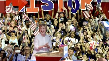 hillary clinton se proclamo ganadora de sus primarias y cargo contra trump hillary clinton se proclamo ganadora de sus primarias y cargo contra trump