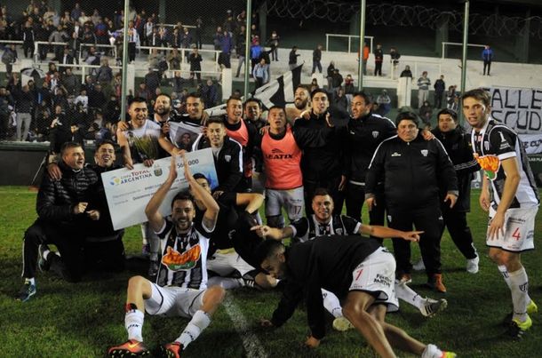 Sport Club Pacífico tras vencer a Estudiantes por la Copa Argentina