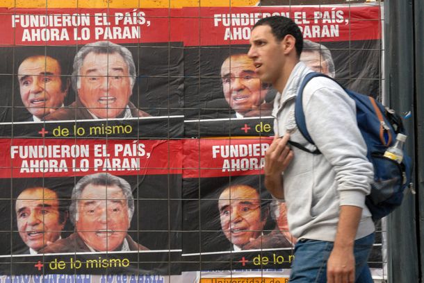 La Ciudad amaneció empapelada con afiches contra el paro