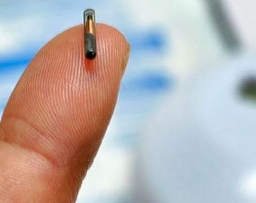Le implantan chips a empleados en las manos para abrir puertas y activar PCs