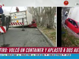 Retiro: volcó un container y aplastó dos autos