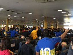 revolucion: los hinchas de boca y toda su fiesta en viaje a uruguay revolucion: los hinchas de boca y toda su fiesta en viaje a uruguay