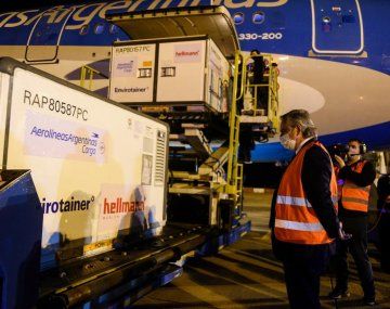 Alberto recibió en Ezeiza otro millón de dosis de Sinopharm
