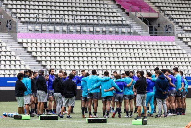 Los Pumas comenzaron una mini concentración en París