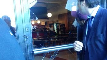 barras de river atacaron el club por entradas para el clasico: hay heridos barras de river atacaron el club por entradas para el clasico: hay heridos