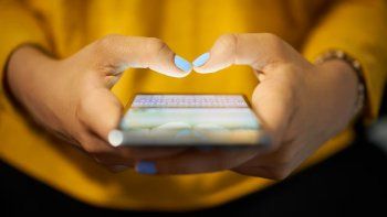 Cómo serán los celulares del futuro, según la inteligencia artificial
