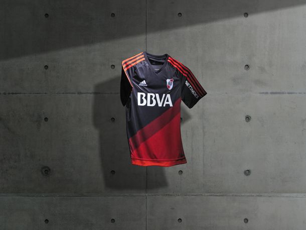 minutouno.com te regala la camiseta alternativa de River