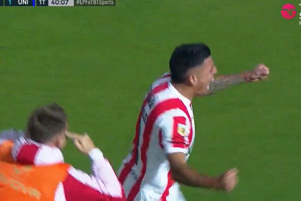 ¡El gol del año! Santiago Rodríguez convirtió desde mitad de cancha para Instituto