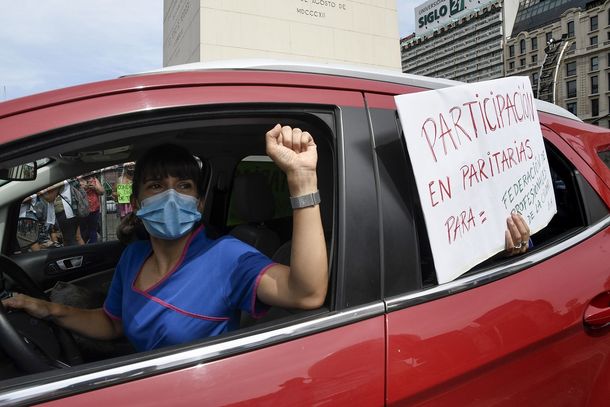 Enfermeros protestaron en el Obelisco para reclamarle al gobierno porteño un aumento de salarios