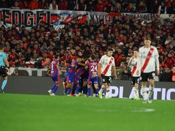 san lorenzo, con uno menos, le gana 1-0 a river en el monumental san lorenzo, con uno menos, le gana 1-0 a river en el monumental
