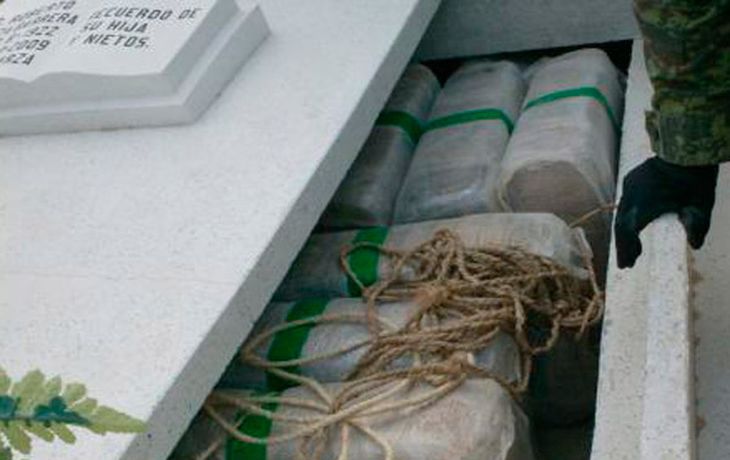 La droga estaba oculta en tumbas