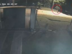 Femicidio en Ezeiza: la atacó por la espalda y una cámara captó los gritos de la víctima