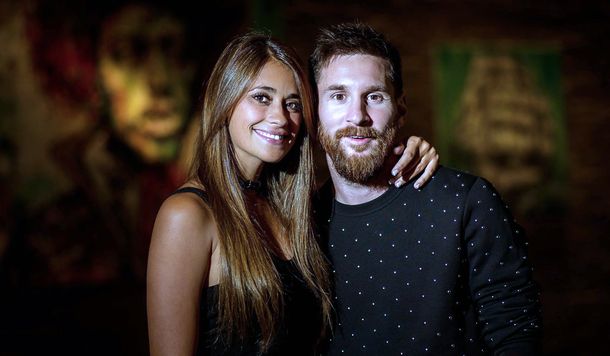 Otra manito indiscreta de Messi sobre Antonela Roccuzzo