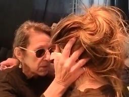El emotivo gesto de la esposa de Indio Solari con una fan desconsolada: Yo le doy un beso de tu parte