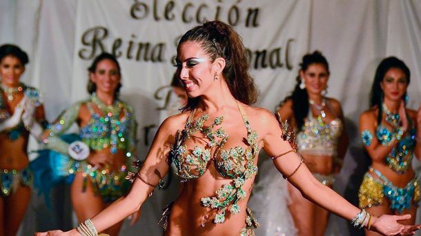 Gisela&nbsp; tiene 27 años y baila en la comparsa Arandú Beleza