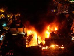 Voraz incendio destruyó un local de objetos de diseño en exclusiva zona de Punta del Este