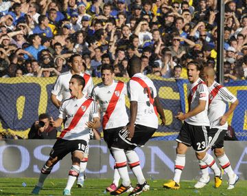 Lanzini y el gol más rápido en un Superclásico