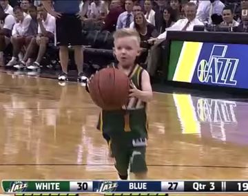 Tiene leucemia y debutó en la NBA