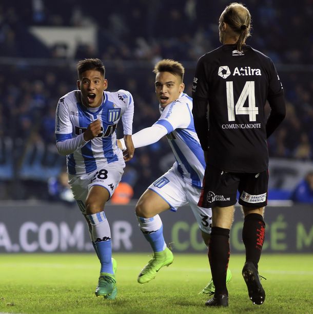 Zaracho y Lautaro Martínez celebran ante el lamento del Polaco Bastía