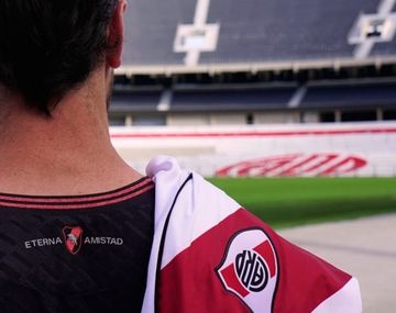 El club que presentó su nueva camiseta inspirada en River: los detalles