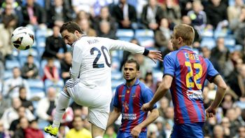 gonzalo higuain y un golazo para la goleada del real madrid gonzalo higuain y un golazo para la goleada del real madrid