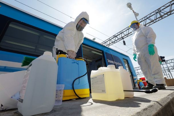 El Ministerio de Transporte prueba un producto sanitizante para incorporar en procesos de desinfecci&oacute;n en el transporte.