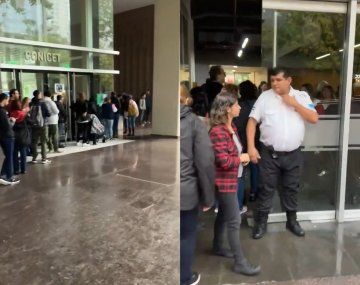 Trabajadores del Conicet se enteraron en la puerta del organismo que fueron despedidos