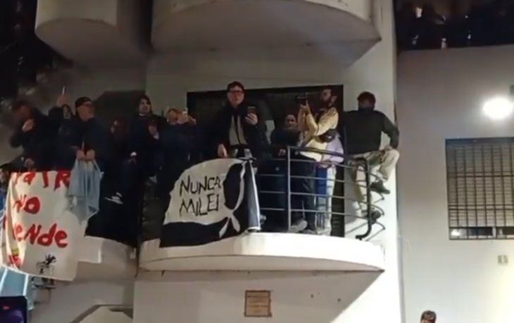La oración del Padre Paco durante la vigilia en la casa de Cristina Kirchner: No proscribirán nuestra esperanza