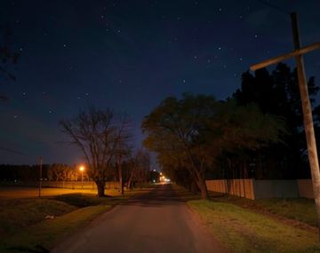 Un policía quedó escrachado al tener sexo en una calle lindera al Cementerio de Cañuelas