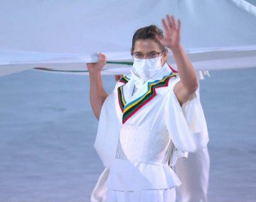 Tokio 2020: Paula Pareto entró con la bandera olímpica
