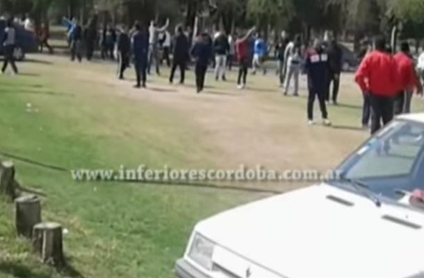 Escándalo en Inferiores: el clásico entre Talleres e Instituto debió suspenderse