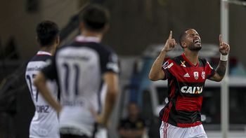 Flamengo festeja ante la impotencia de los jugadores de San Lorenzo Flamengo festeja ante la impotencia de los jugadores de San Lorenzo
