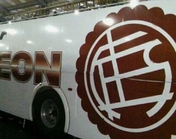 La imagen del micro ploteado se viralizó en las redes