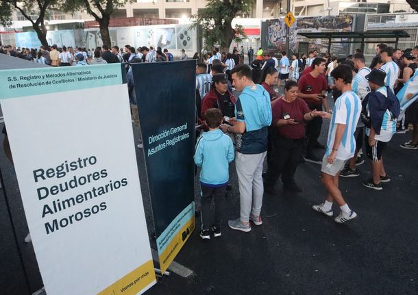 La Ciudad controlará a deudores alimentarios morosos en los recitales de Los Piojos en River