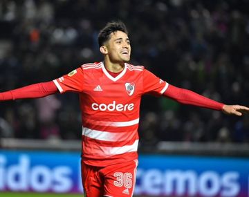 River goleó en su visita a Banfield y es más puntero que nunca
