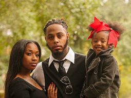Daiwon McPherson junto a Shawna Blackmon y su hiia Daiwon McPherson junto a Shawna Blackmon y su hiia
