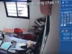 video: entro a una concesionaria, robo 40 mil pesos y se fue caminando video: entro a una concesionaria, robo 40 mil pesos y se fue caminando