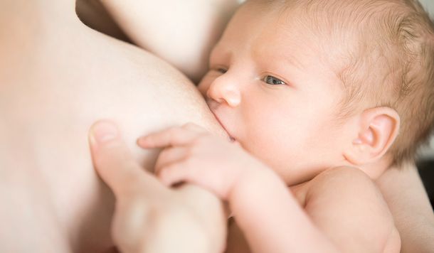Estados Unidos: por primera vez, una mujer trasngénero pudo amamantar a su bebé