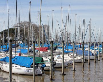Misterio: apareció un velero sin tripulantes frente al Aeroparque porteño