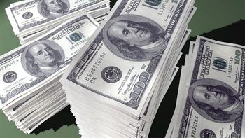 el dolar oficial subio a $6,235 y el negro llego a $9,69 el dolar oficial subio a $6,235 y el negro llego a $9,69