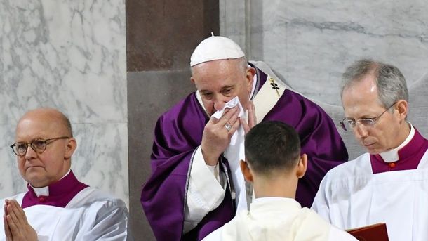 El papa Franciso se retiró de la vida pública por el coronavirus
