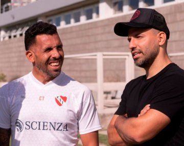 Agüero bancó a Tevez tras su crítica al arbitraje de Independiente-Barracas