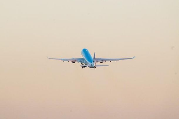 Cómo seguir en vivo el vuelo de Aerolíneas Argentinas que viajó a Rusia a buscar la vacuna