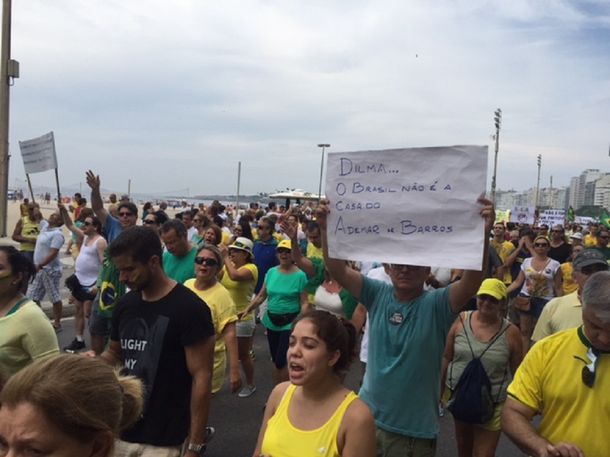 Miles de brasileños protestaron contra Rousseff en Río de Janeiro