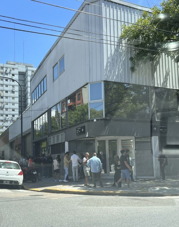 Ahorristas de Generación Zoe se agolpan en la sede central